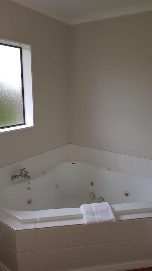 Tudor Lodge Motel Hawera Dış mekan fotoğraf